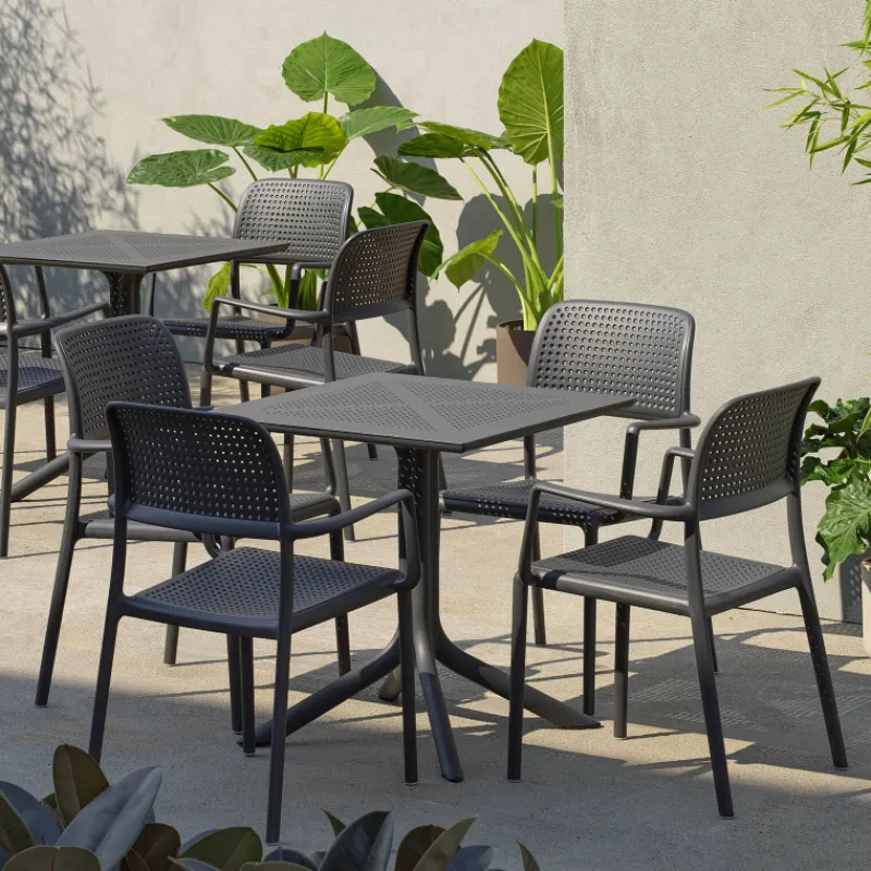 Clip Petite table de jardin carrée en polypropylène* Table De Jardin
