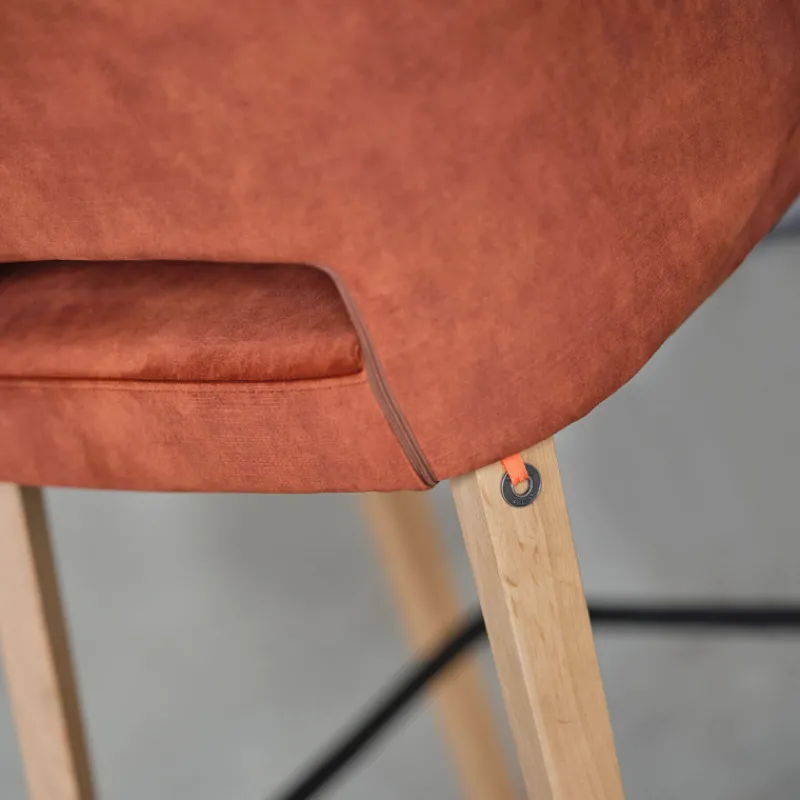 Mobitec Lena ® Tabouret snack en tissu avec accoudoirs et pieds en bois* Tabouret Snack (assise +/- 65 Cm)|Tabouret De Bar (assise +/- 80 Cm)