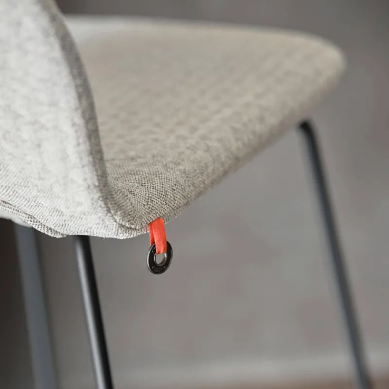 Mobitec Pamp ® Tabouret snack design en tissu avec dossier bas et pieds en métal* Tabouret Snack (assise +/- 65 Cm)|Tabouret De Bar (assise +/- 80 Cm)